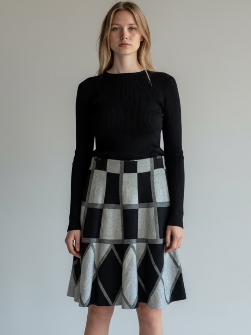 Sioni Black and Gray Geometric A-Line Knit Skirt Size M